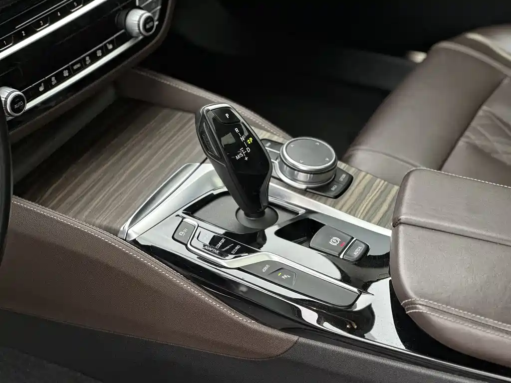 BMW 5 Series New Energy 2019 — фото 6