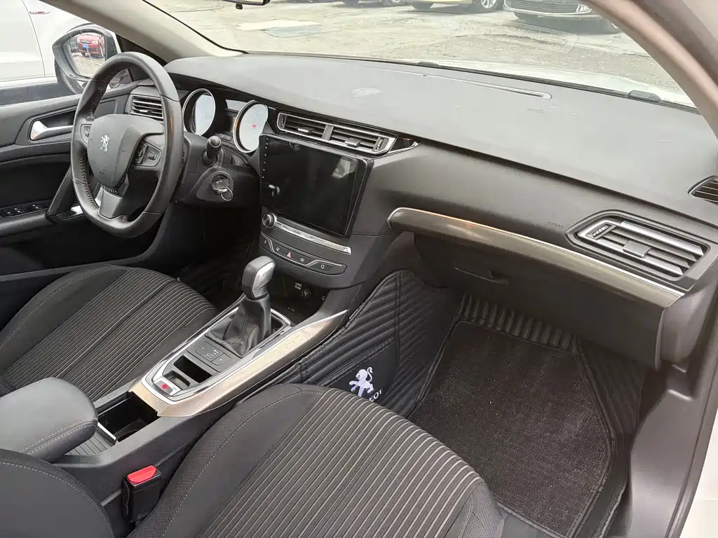 Peugeot 408 2015 — фото 13