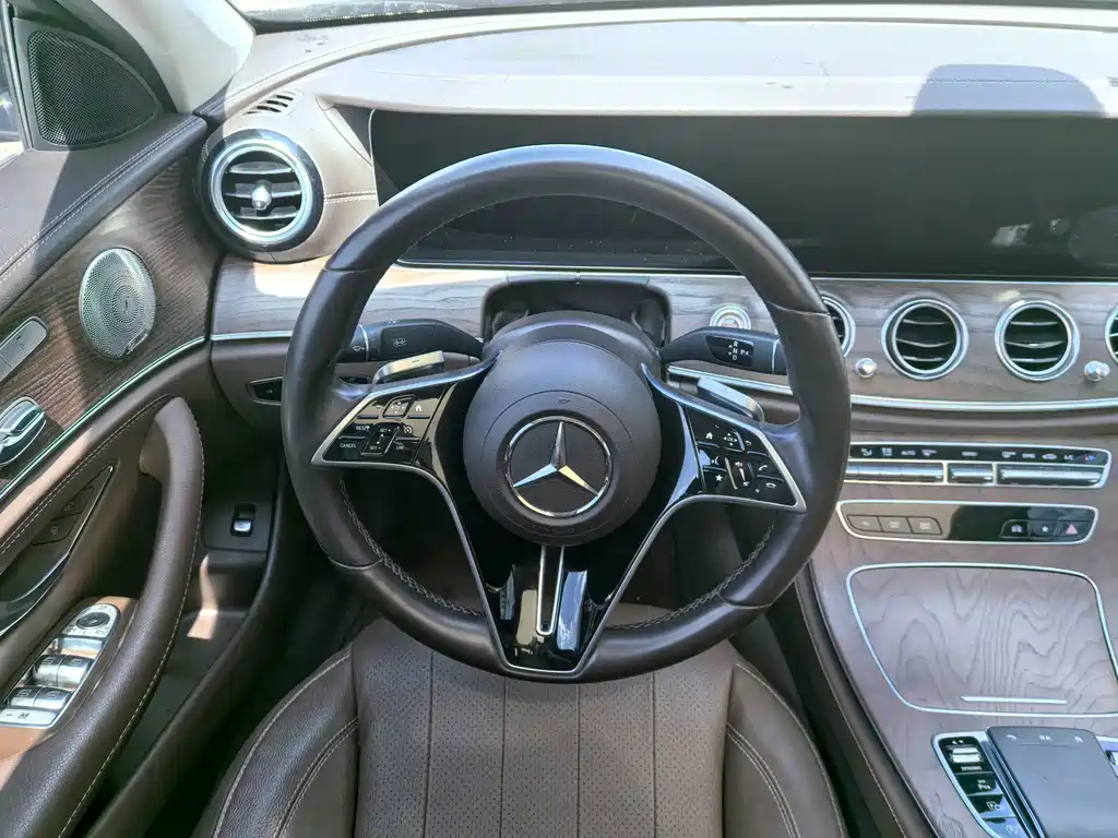 Mercedes-Benz E-Class 2023 — фото 18