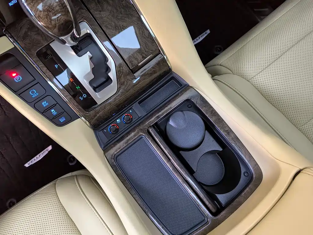 Toyota Vellfire 2022 — фото 10