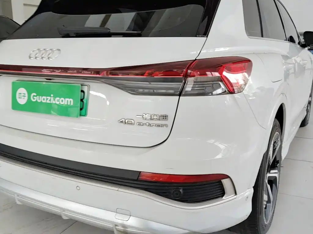 Audi Q4 E-Tron 2023 — фото 24