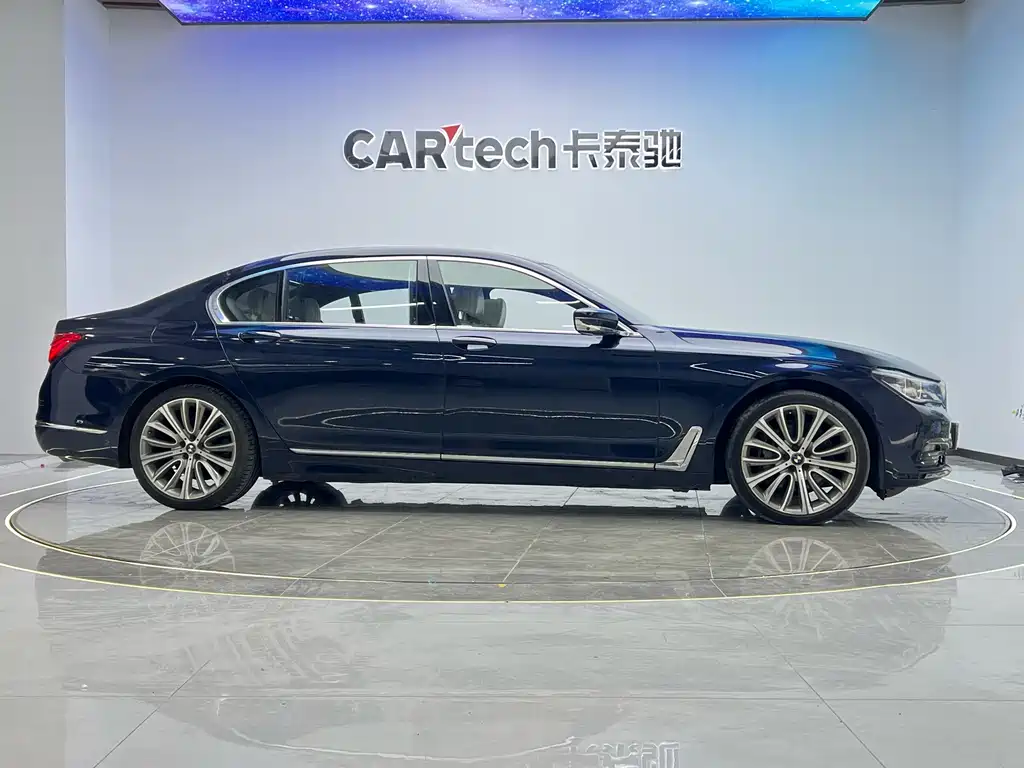 BMW 7 Series 2019 — фото 27
