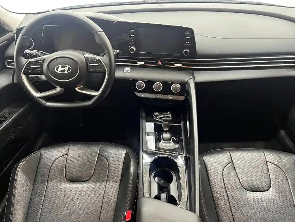 Hyundai Elantra 2023 — фото 15