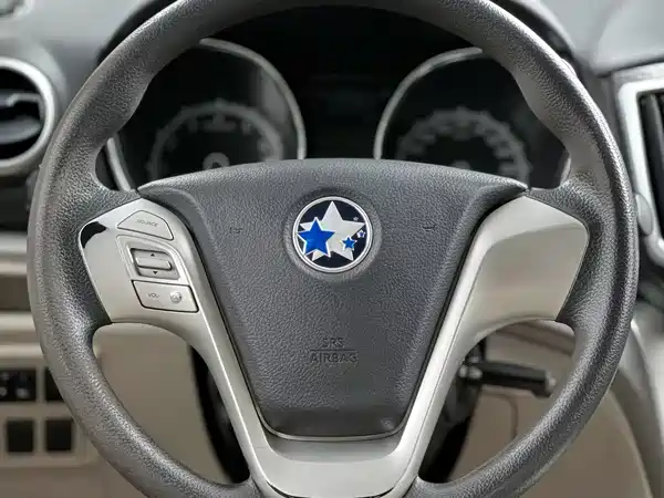 Venucia T70 2015