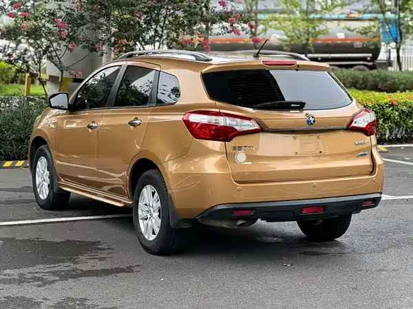 Venucia T70 2015
