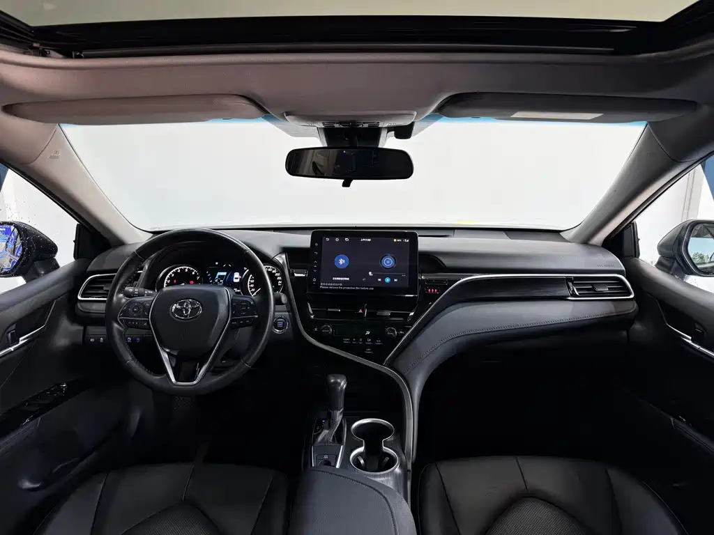 Toyota Camry 2023 — фото 7