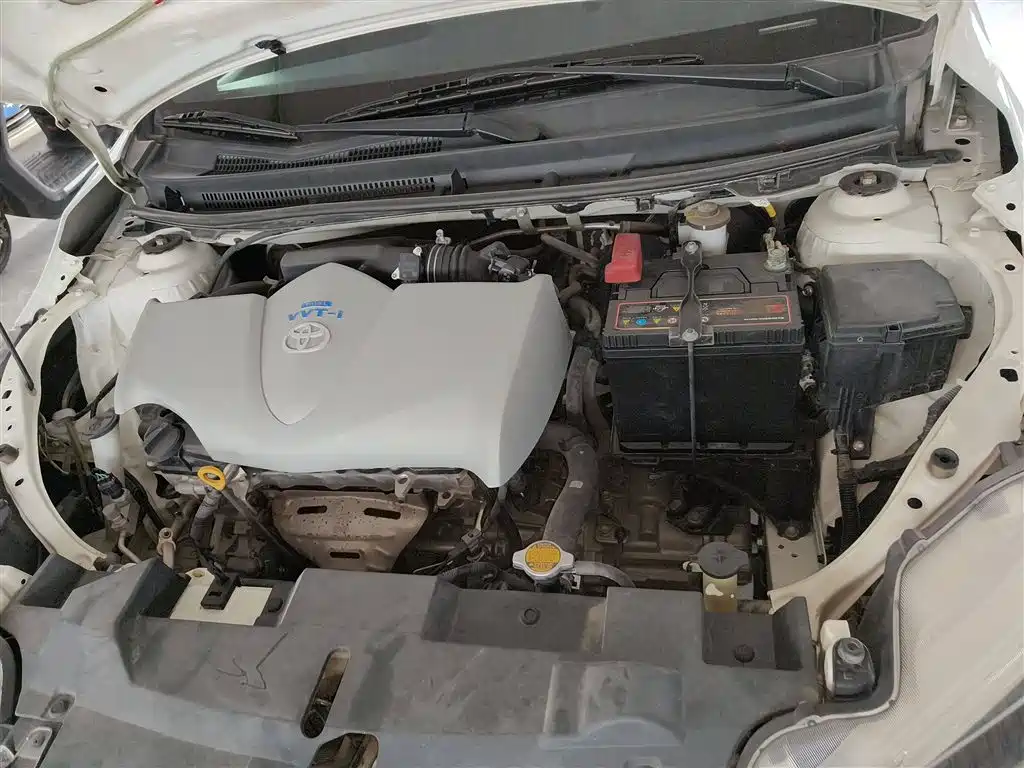Toyota Yaris L 2015 — фото 17