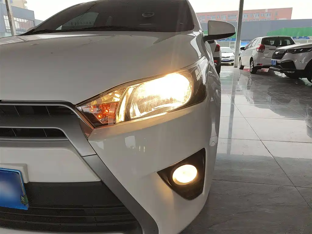 Toyota Yaris L 2015 — фото 23
