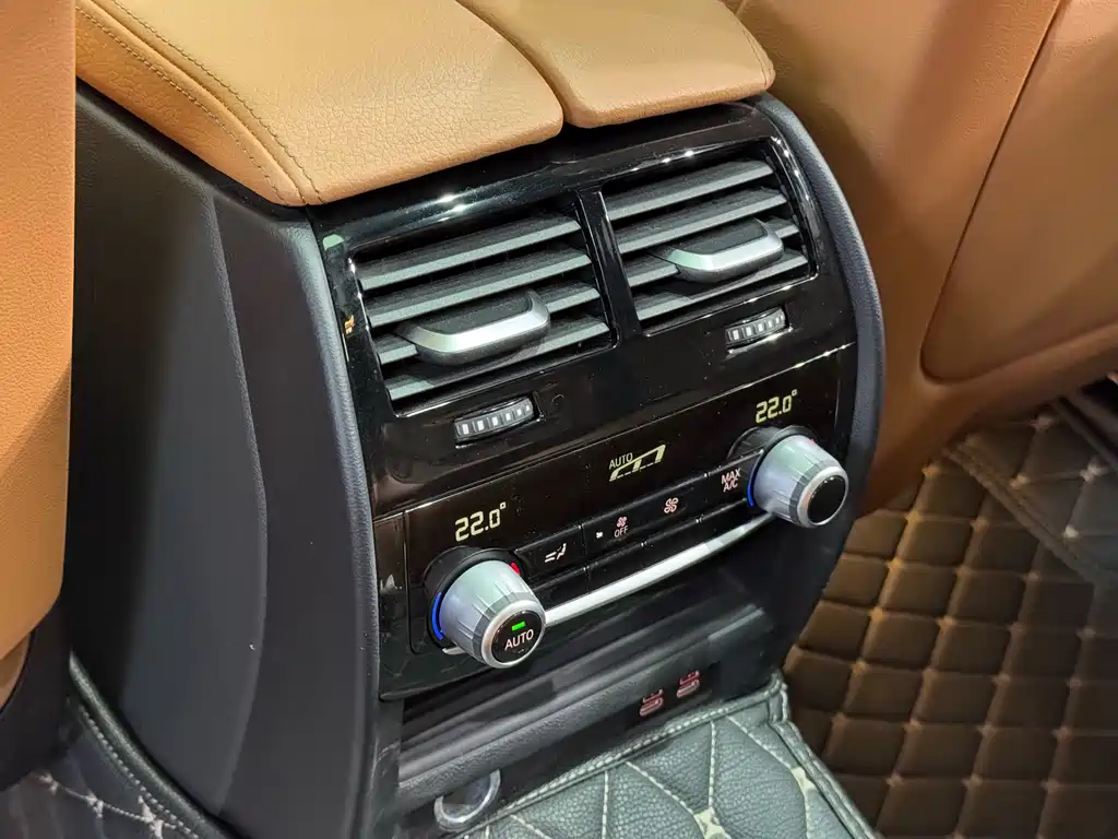 BMW 6 Series GT 2022 — фото 21