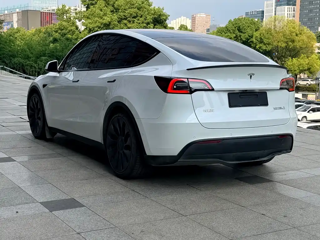 Tesla Model Y 2022 — фото 13
