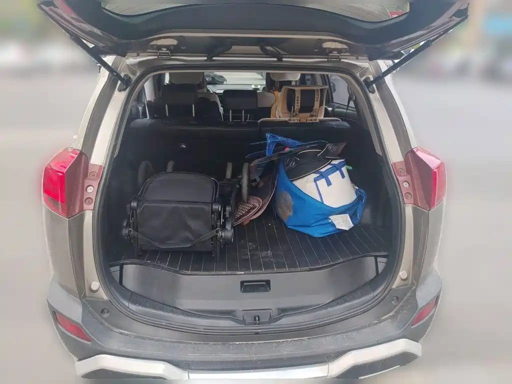 Toyota RAV4 2014 — фото 10