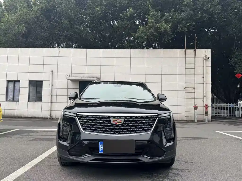 Cadillac XT4 2023 — фото 2