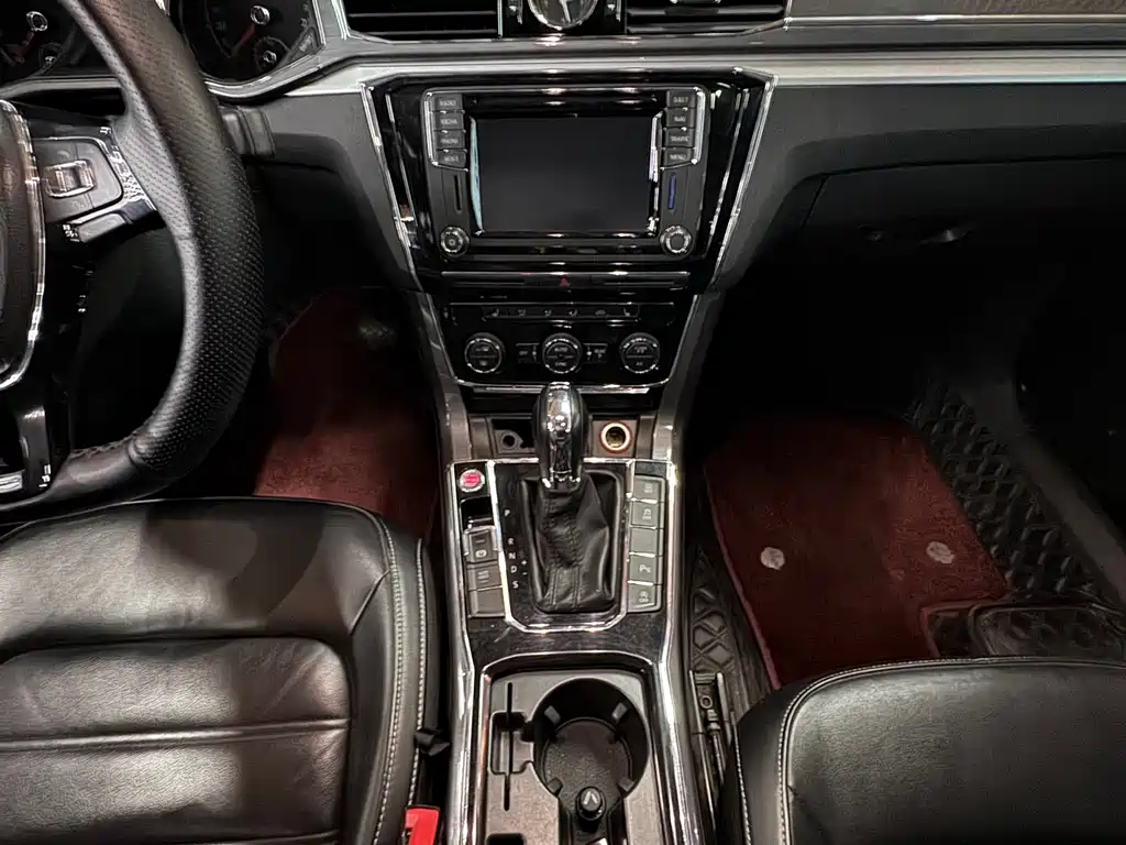 Volkswagen Passat 2018 — фото 10