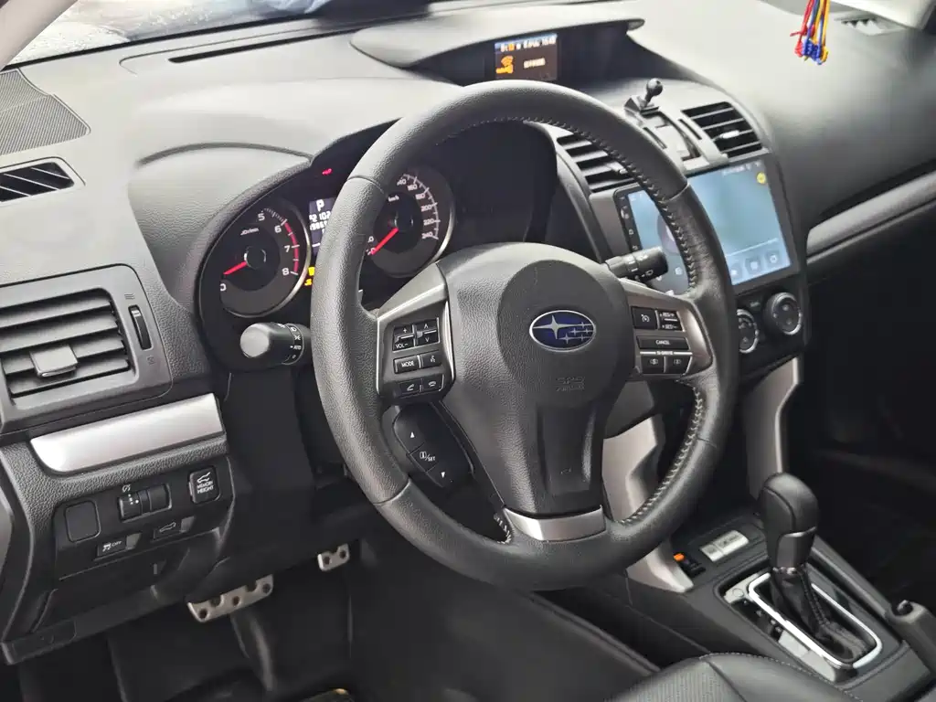 Subaru Forester 2015 — фото 16