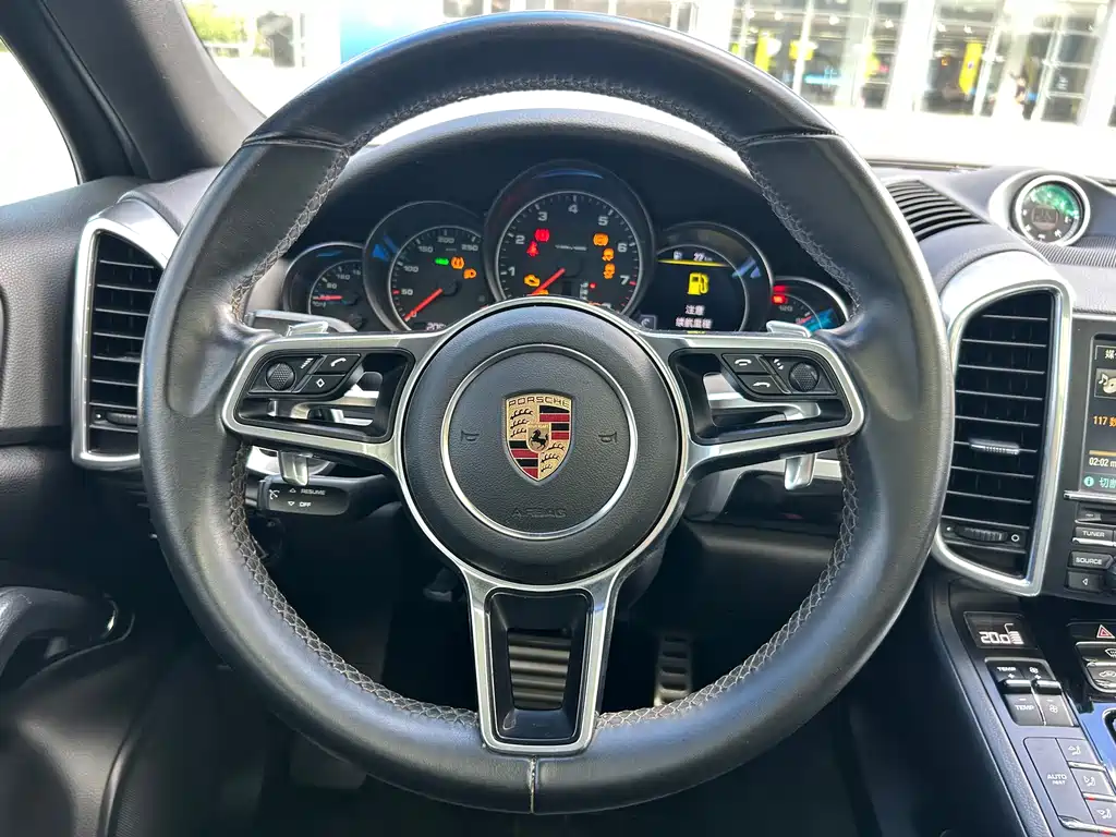 Porsche Cayenne 2016 — фото 12