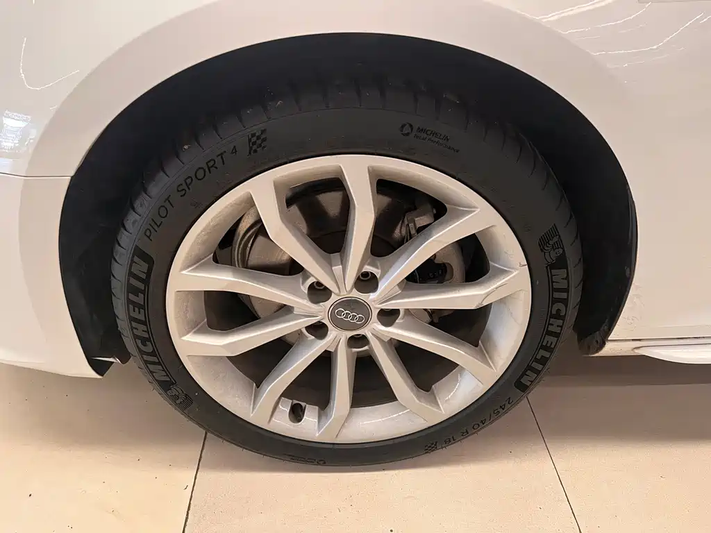 Audi A4L 2019