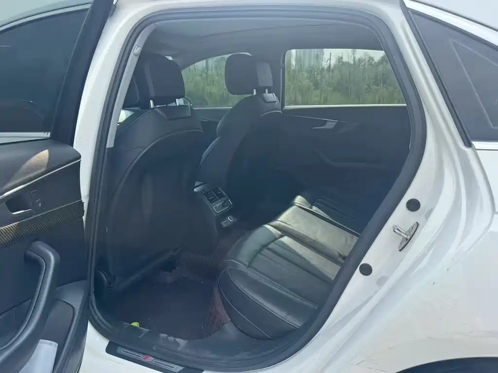 Audi A4L 2021