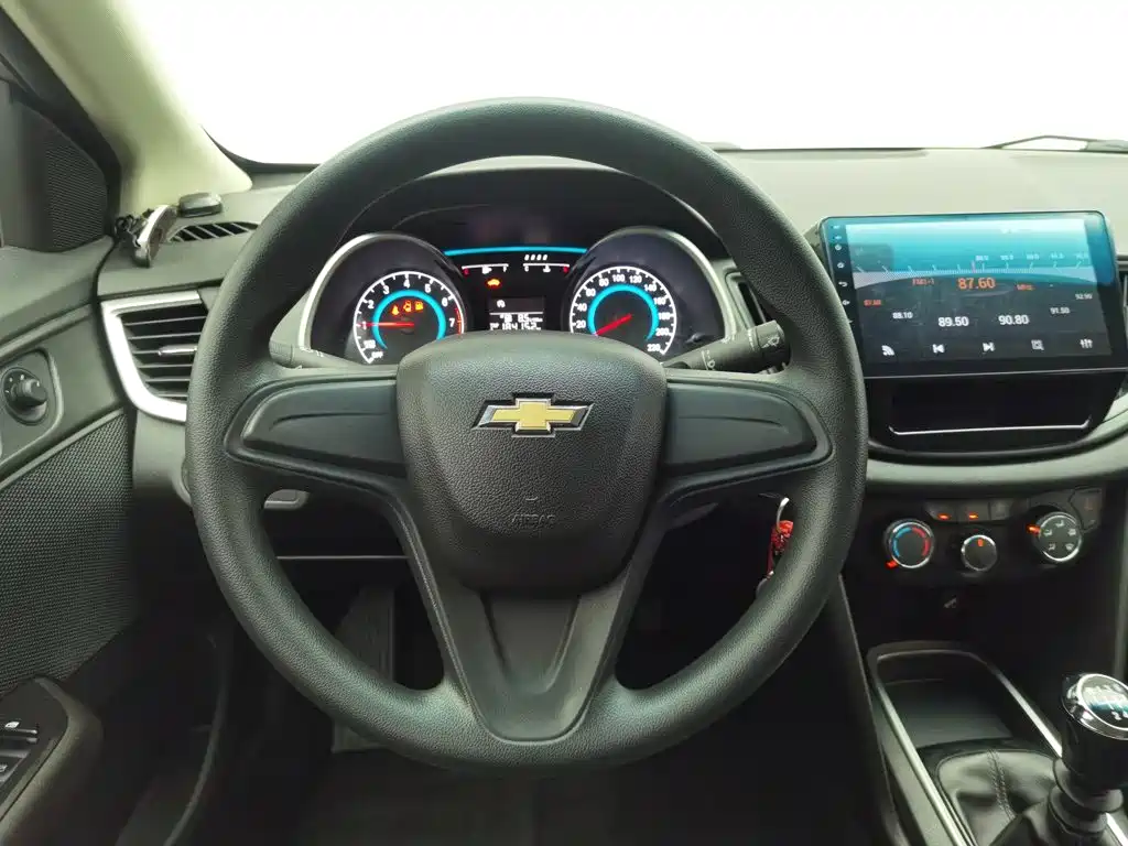 Chevrolet Cavalier 2017 — фото 11