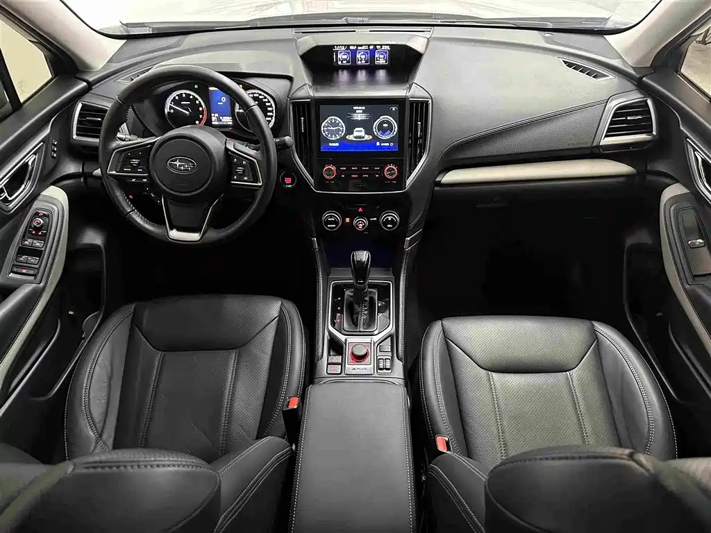 Subaru Forester 2023 — фото 12