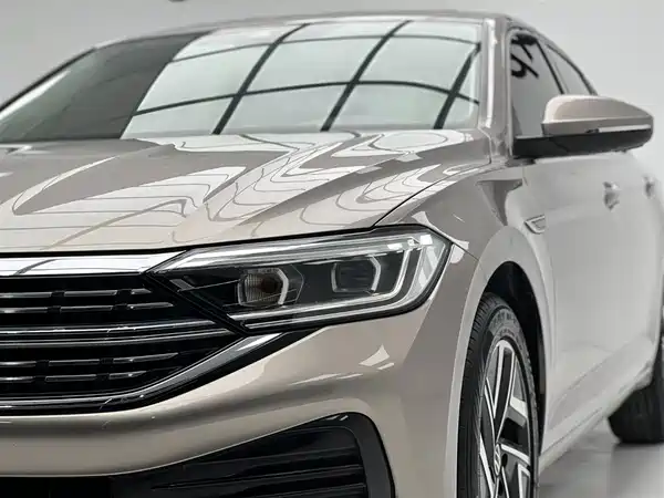 Volkswagen Sagitar 2022