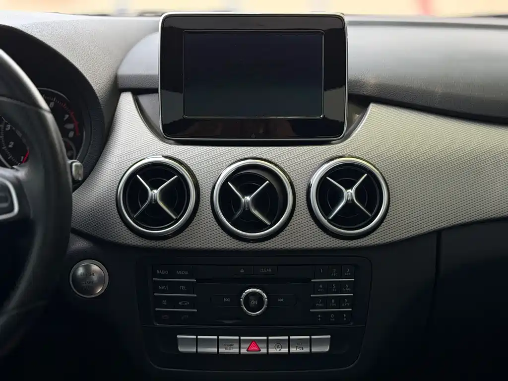 Mercedes-Benz B-Class 2016 — фото 13
