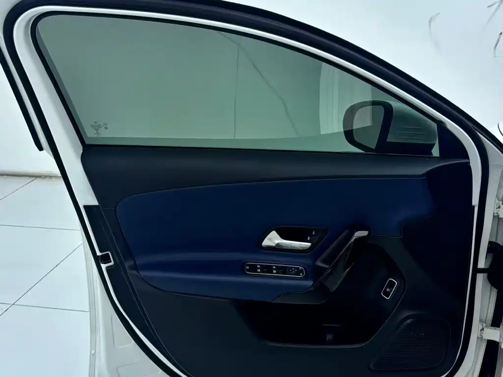 Mercedes-Benz A-Class 2019 — фото 15