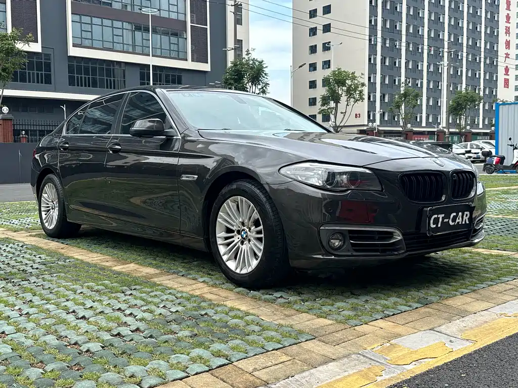 BMW 5 Series 2015 — фото 3