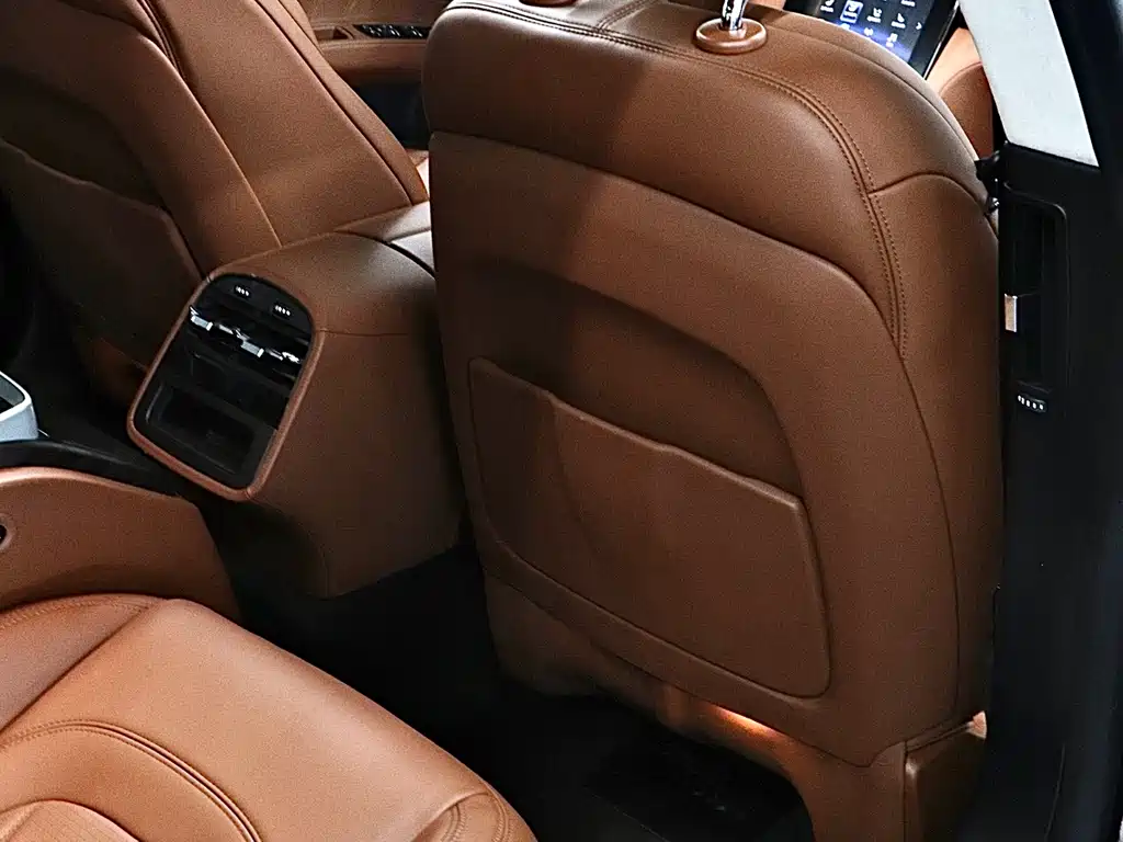 Maserati Quattroporte 2020 — фото 17