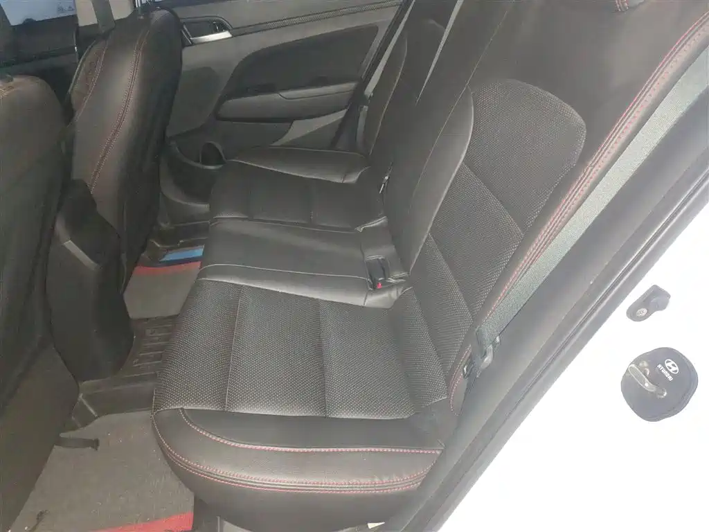 Hyundai Elantra 2018 — фото 17
