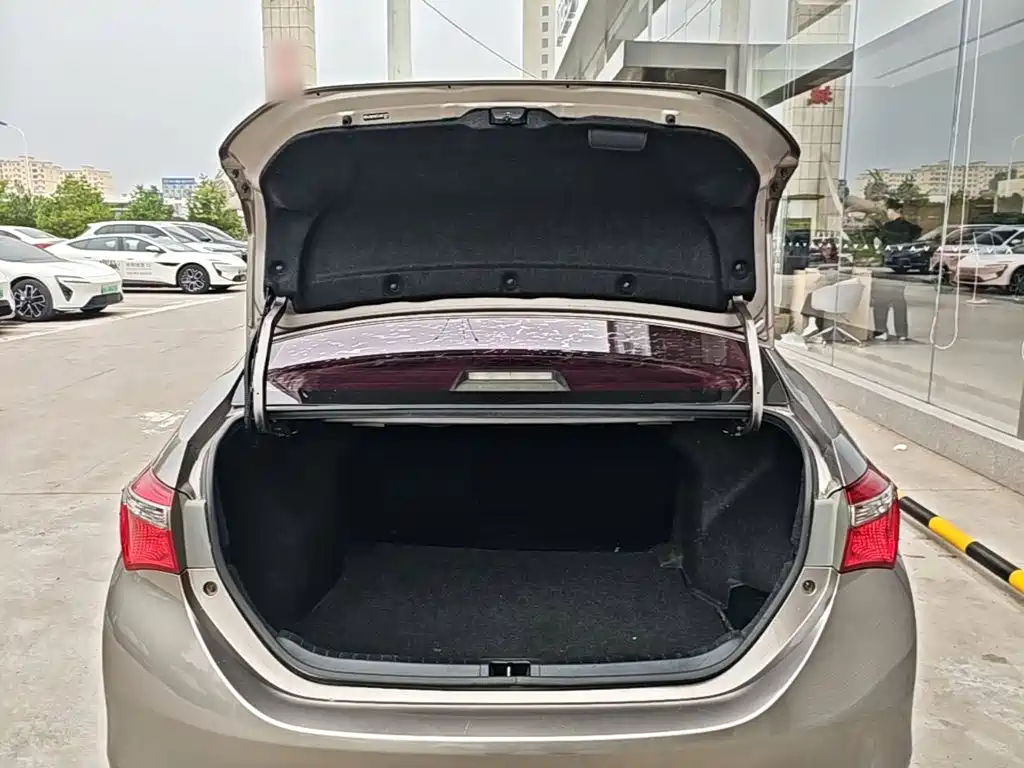 Toyota Corolla 2018 — фото 19