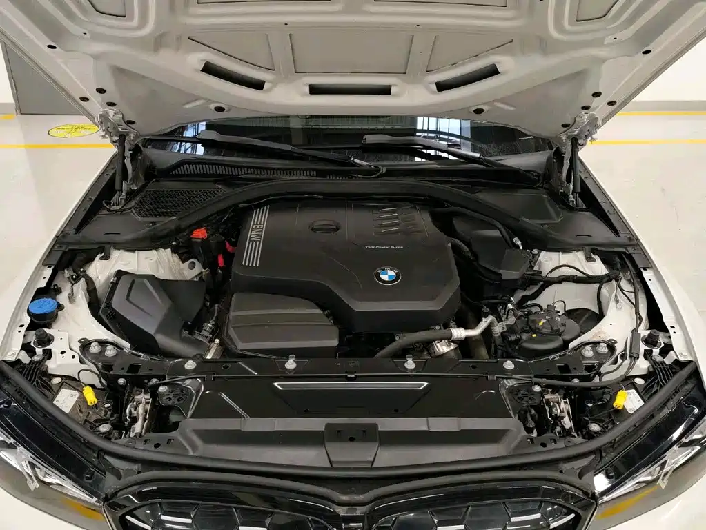 BMW 3 Series 2025 — фото 14