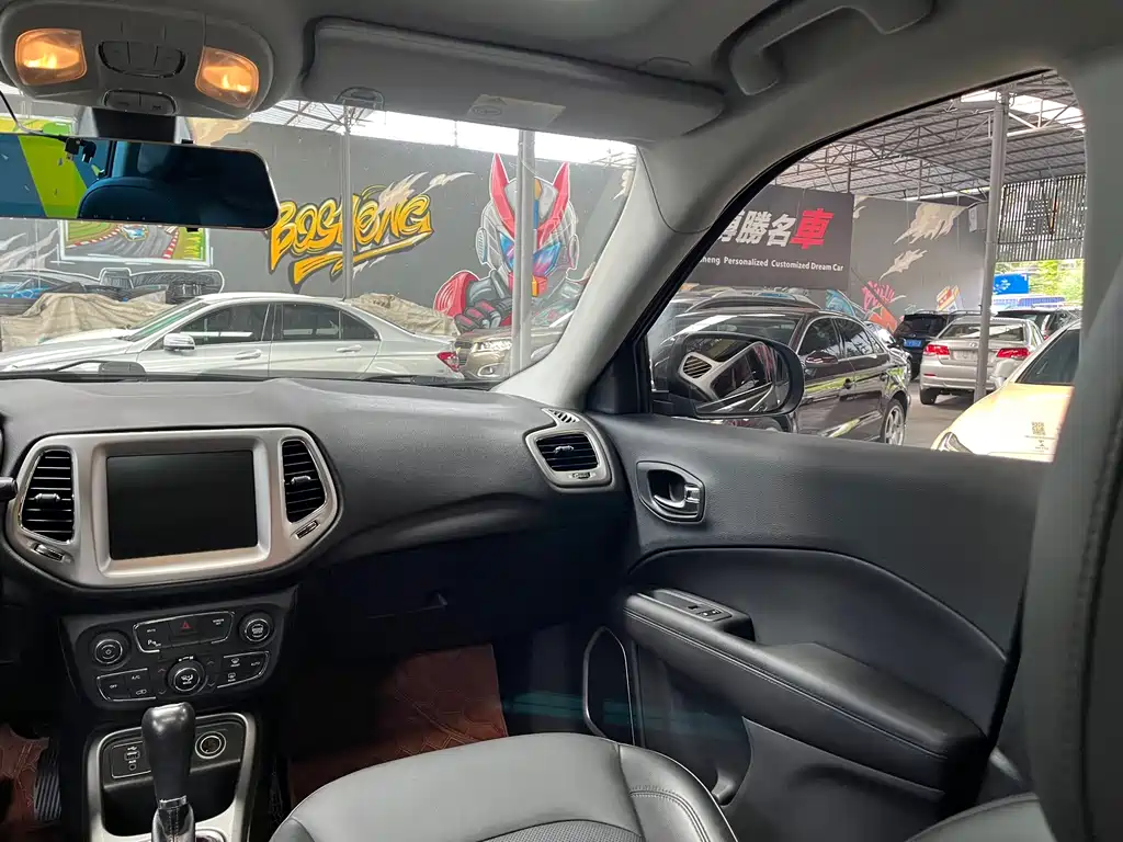 Jeep Compass 2019 — фото 12