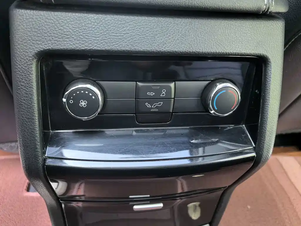 Ford Edge 2018 — фото 12