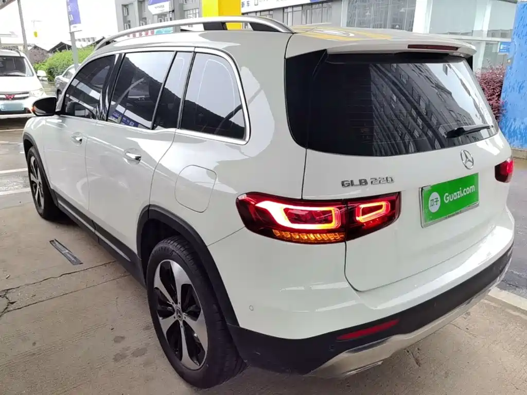 Mercedes-Benz GLB 2023