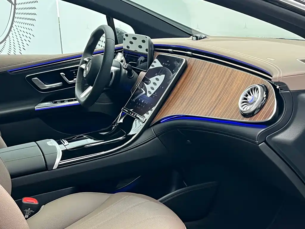 Mercedes-Benz EQE 2025 — фото 10