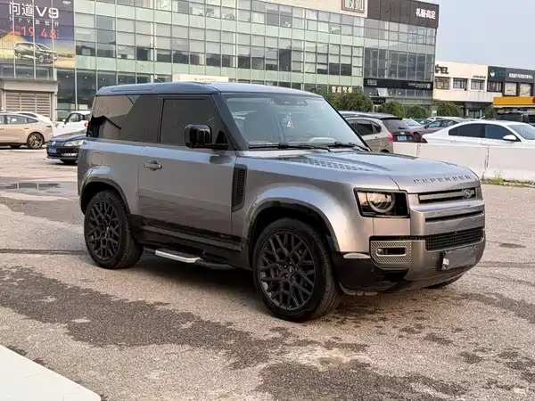 Land Rover Defender 2021