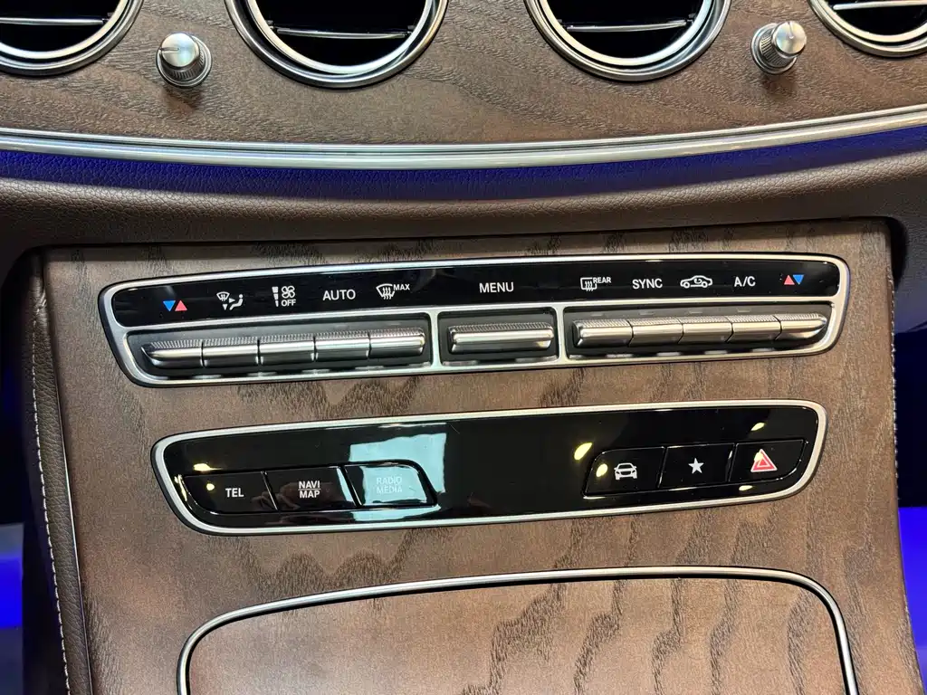 Mercedes-Benz E-Class 2023 — фото 20
