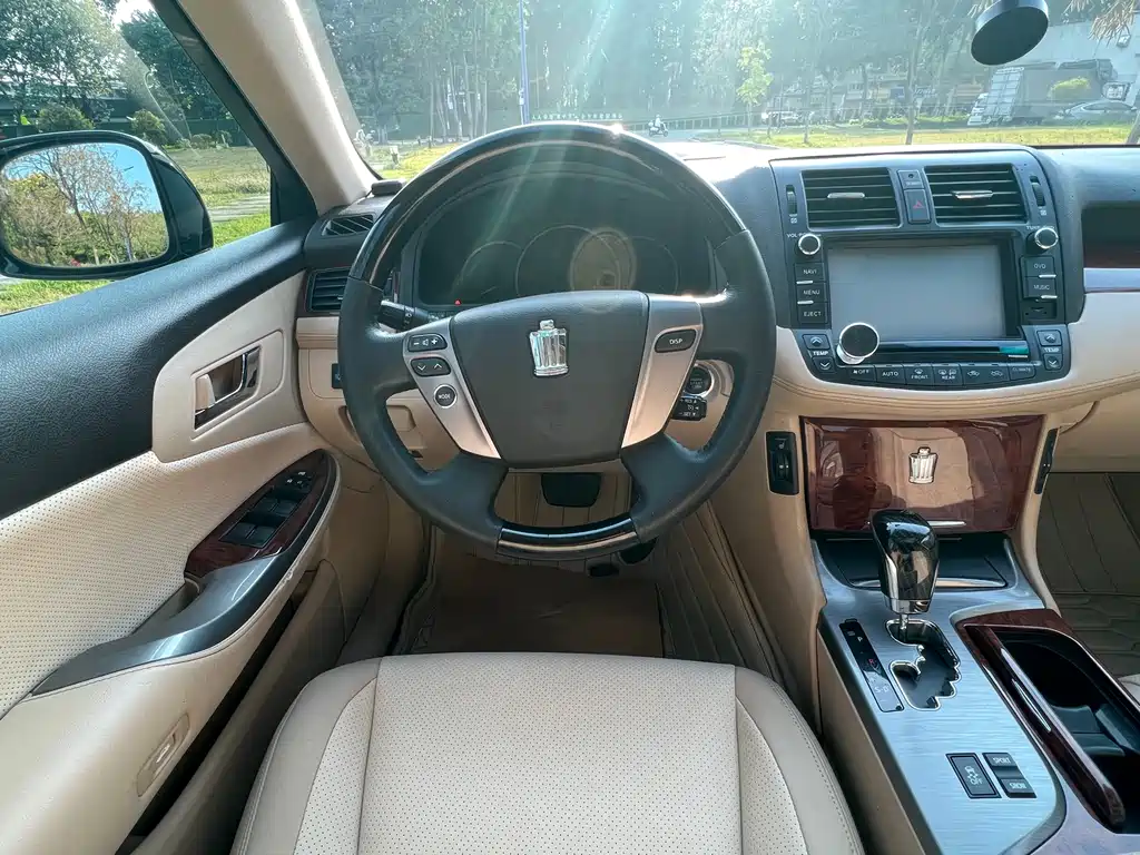 Toyota Crown 2014 — фото 14