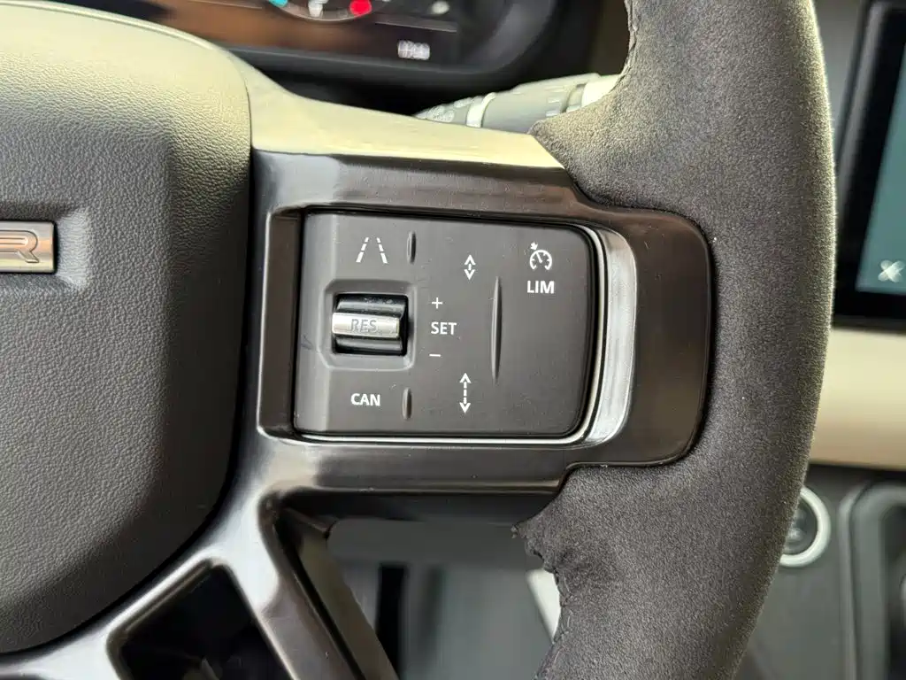 Land Rover Defender 2021 — фото 20