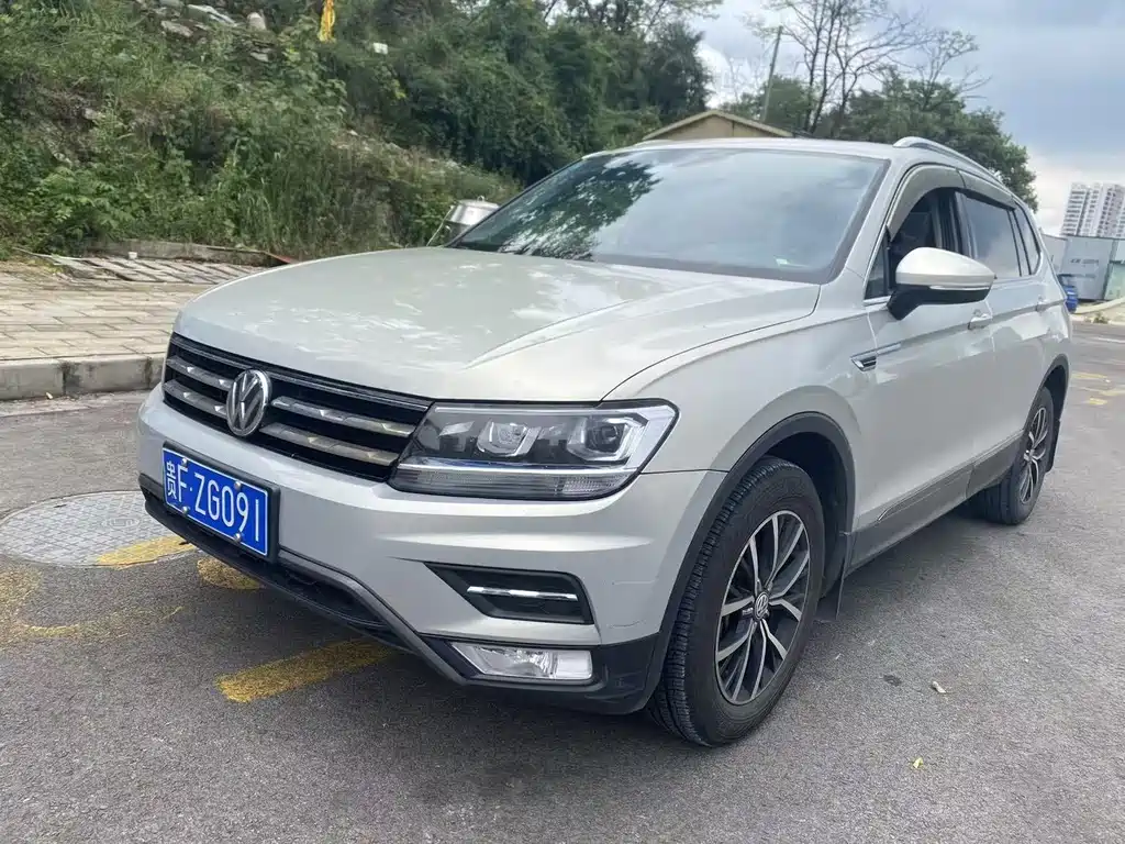 Volkswagen Tiguan L 2018 — фото 1