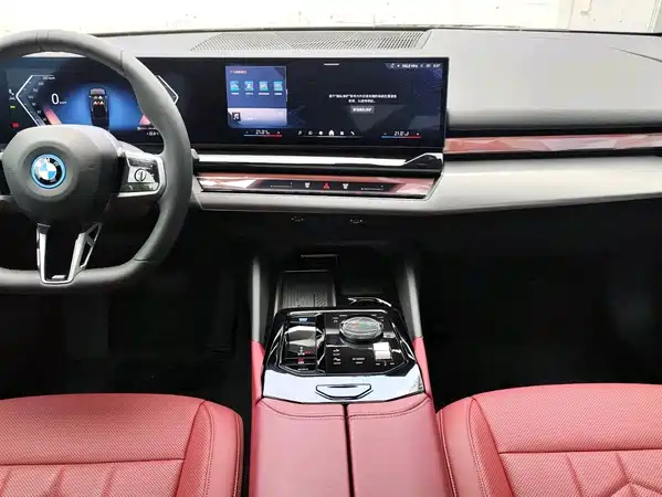 BMW i5 2025