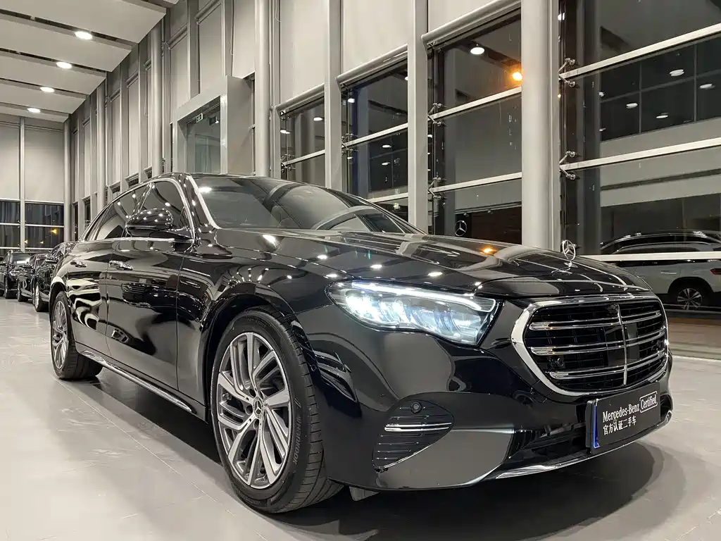 Mercedes-Benz E-Class 2025 — фото 3