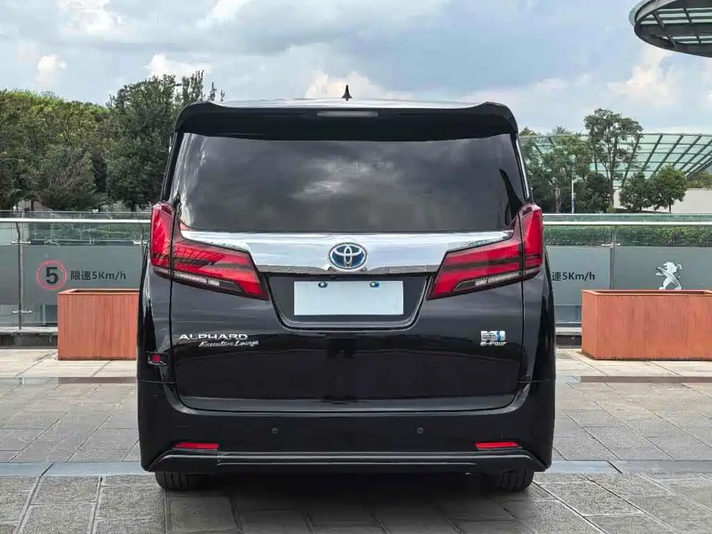 Toyota Alphard 2022 — фото 17