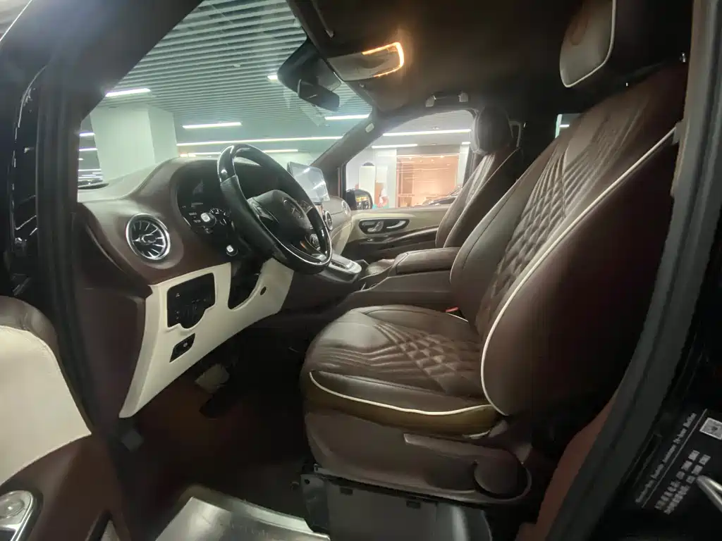 Mercedes-Benz V-Class 2021 — фото 10