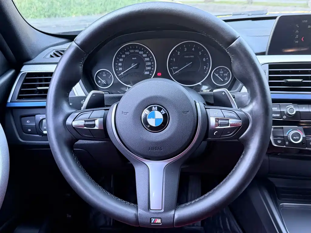 BMW 3 Series 2019 — фото 10