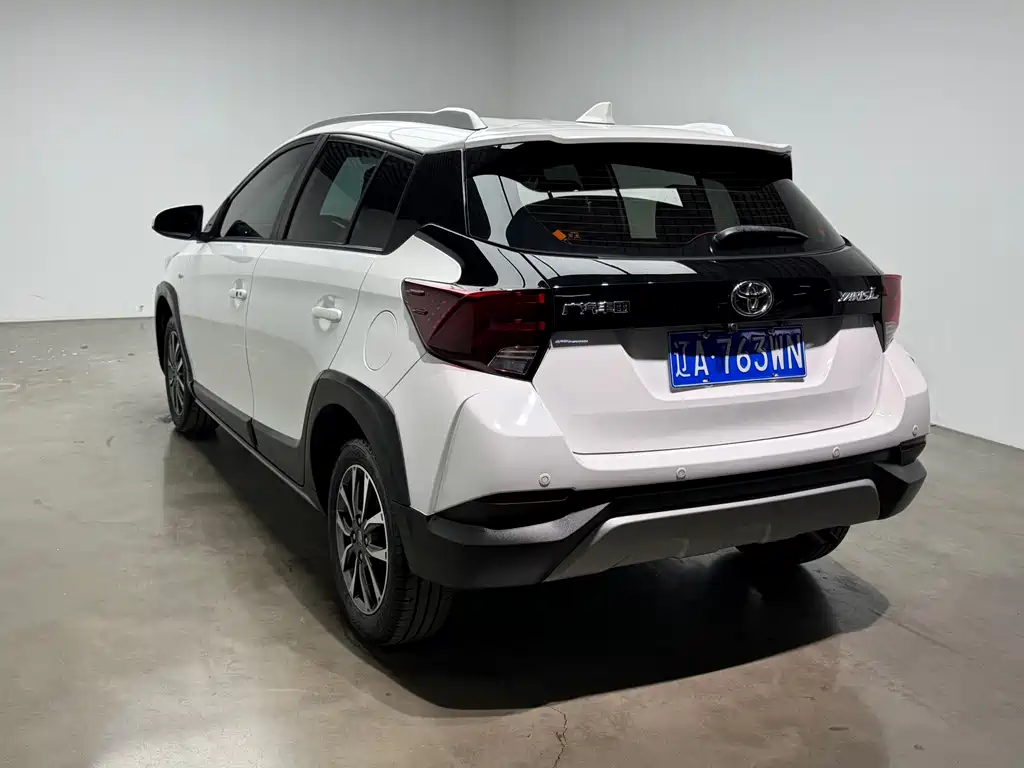 Toyota Yaris L 2022 — фото 31
