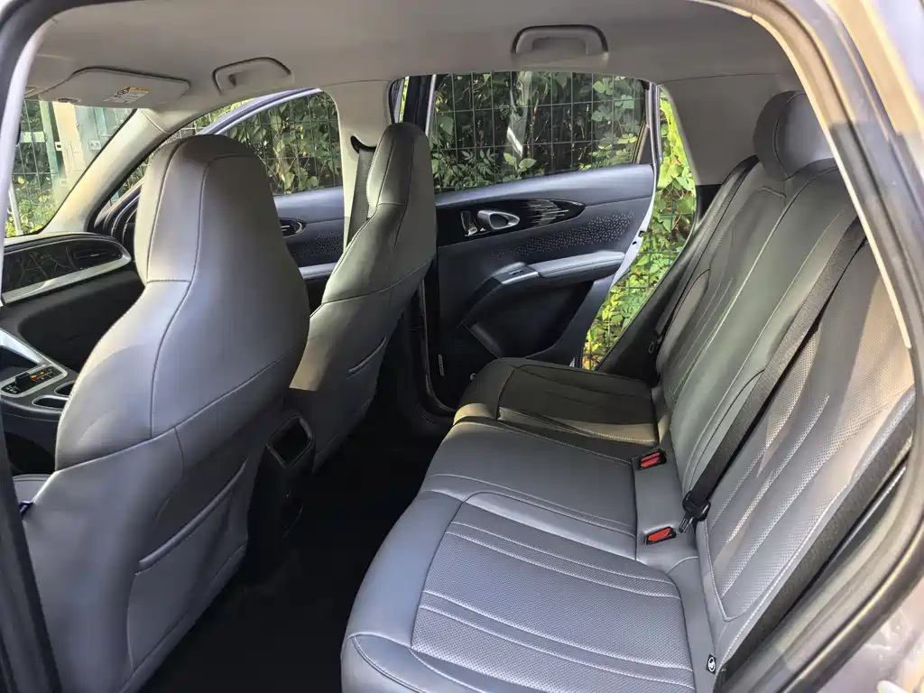 Geely Galaxy Starwish 2025 — фото 4