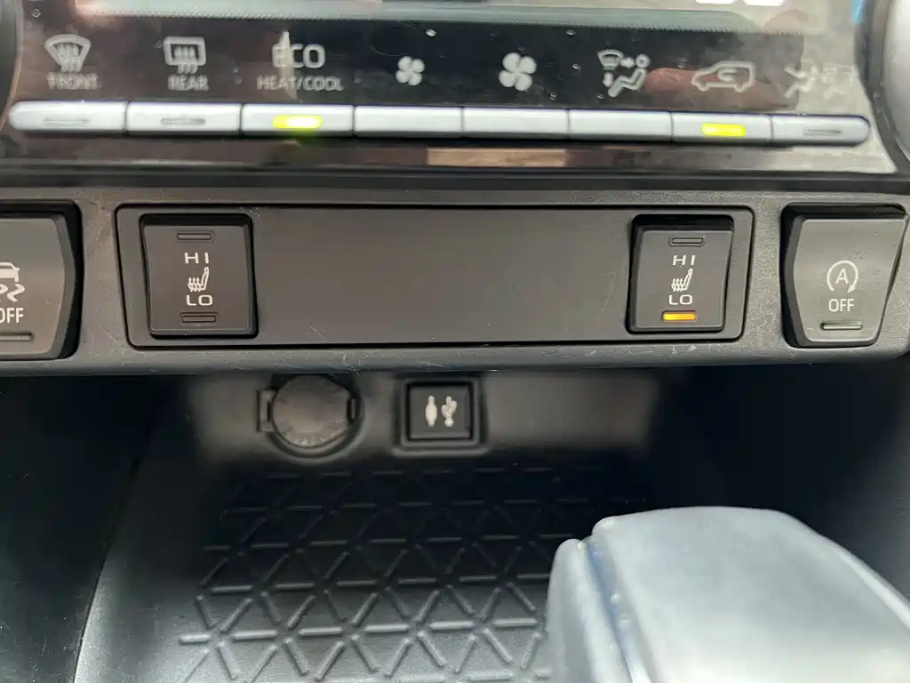 Toyota RAV4 2021 — фото 10
