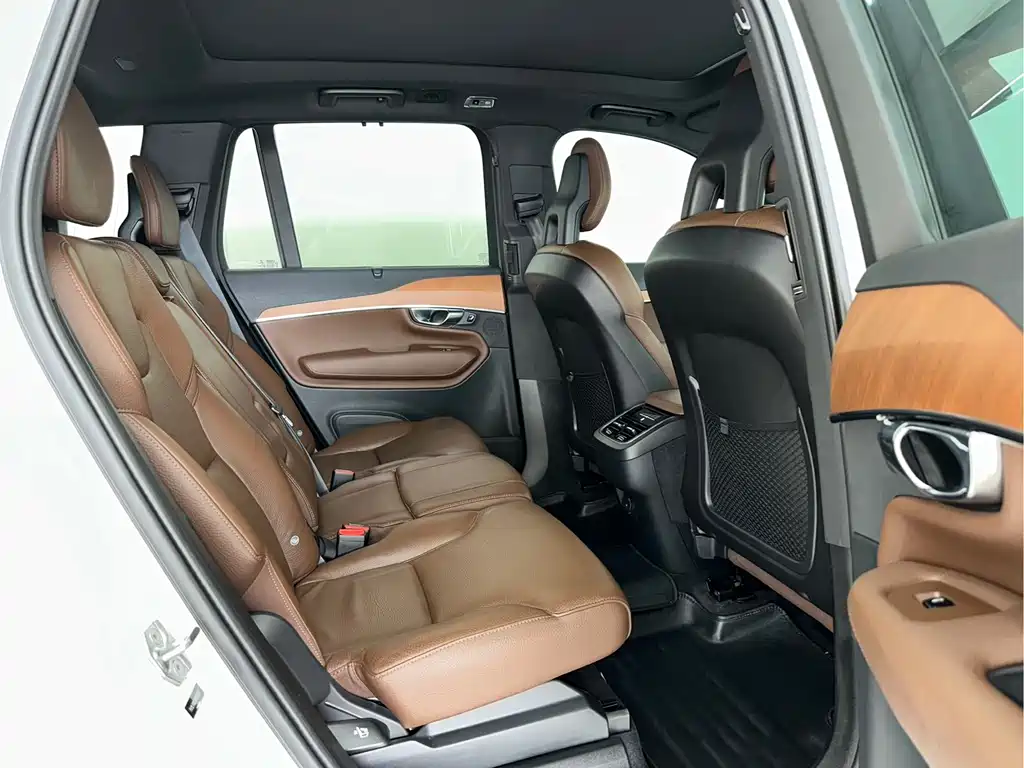 Volvo XC90 2021 — фото 13
