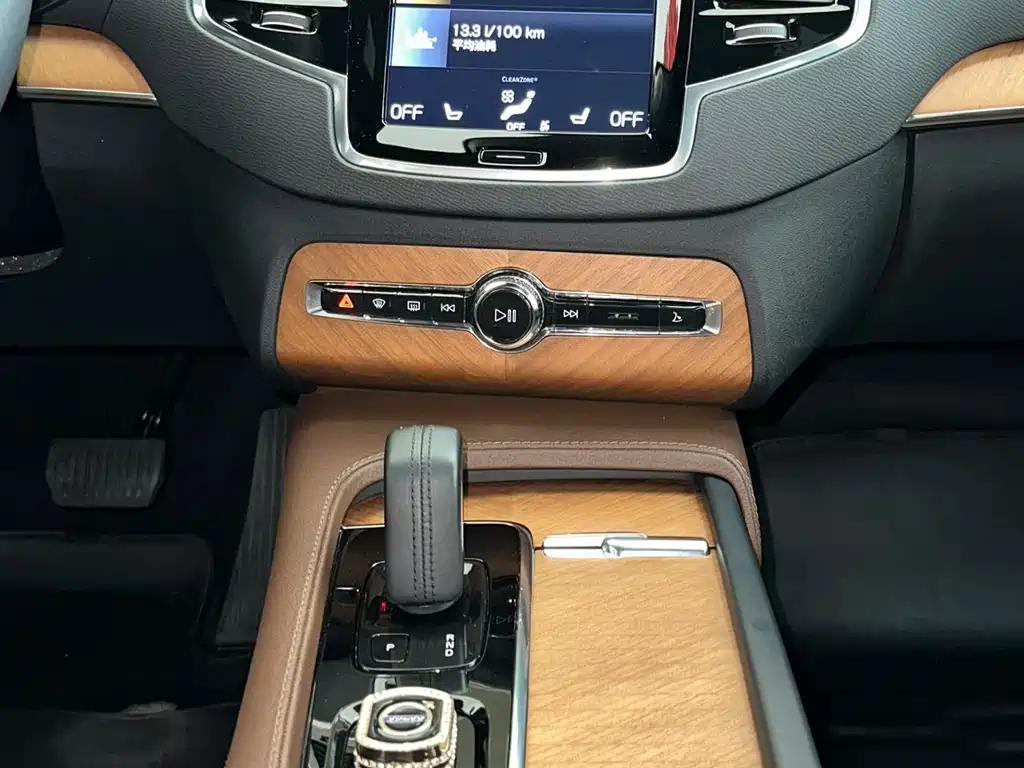 Volvo XC90 2021 — фото 15